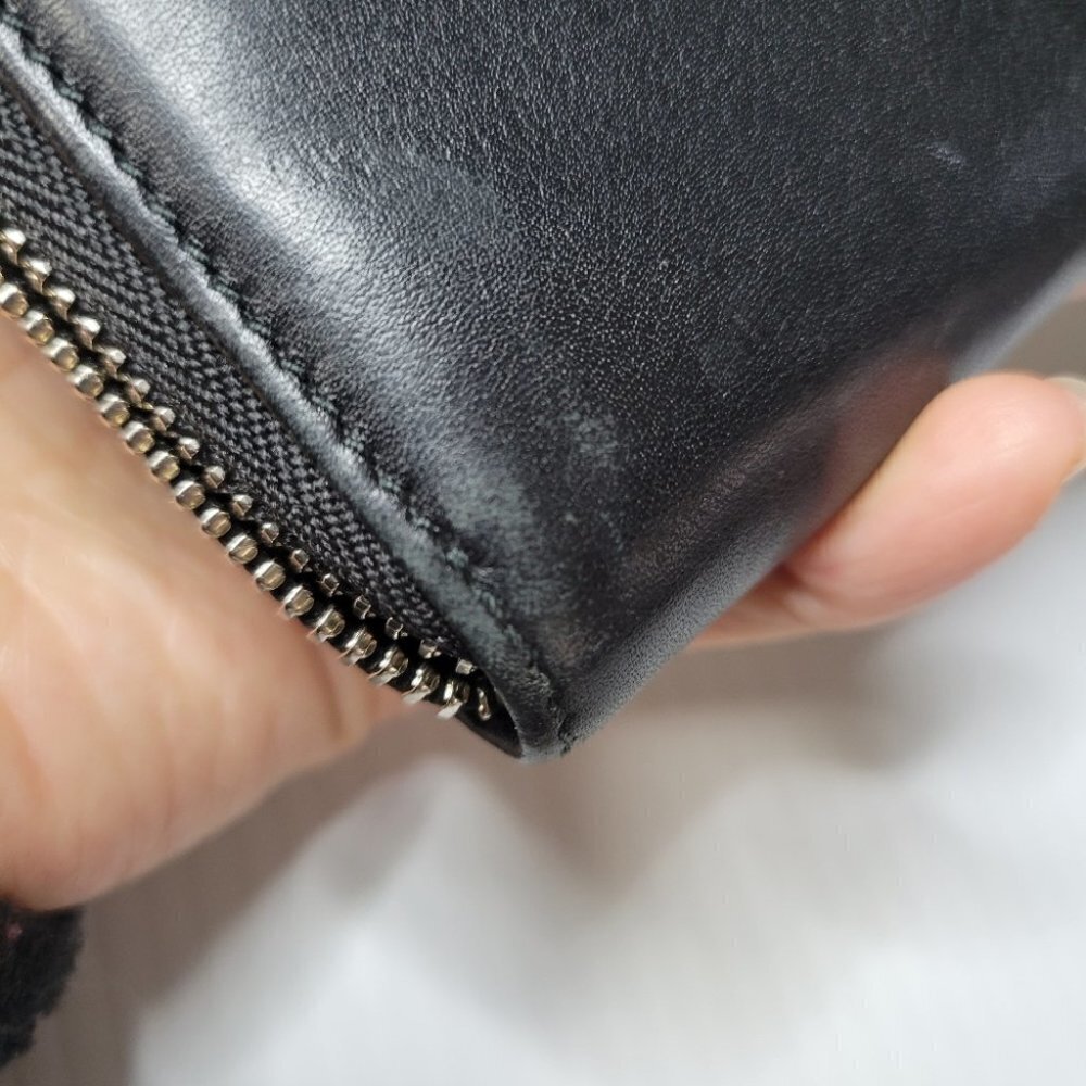 GUCCI  embossed leather logo zip around long wallet black - Picture 14 of 15